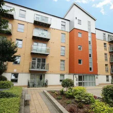 Image 4 - Jubilee Court, Queen Mary Avenue, London, E18 2FN, United Kingdom - Apartment for rent