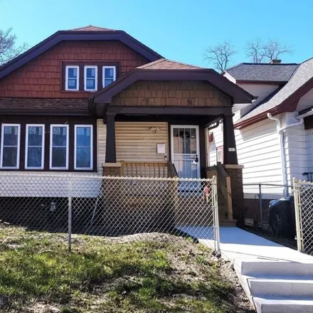 Buy this 4 bed house on 903 North 37th Street in Milwaukee, WI 53208