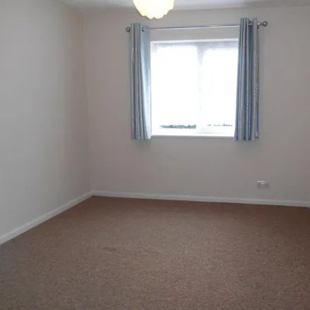 Image 4 - 85 King George's Avenue, Holywell, WD18 7QE, United Kingdom - Apartment for rent