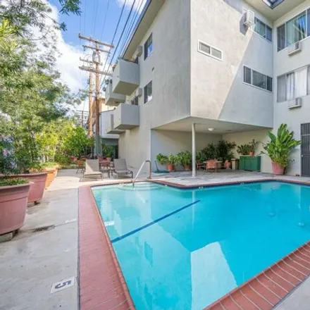 Image 5 - 687 Westmount Drive, West Hollywood, CA 90069, USA - Condo for sale