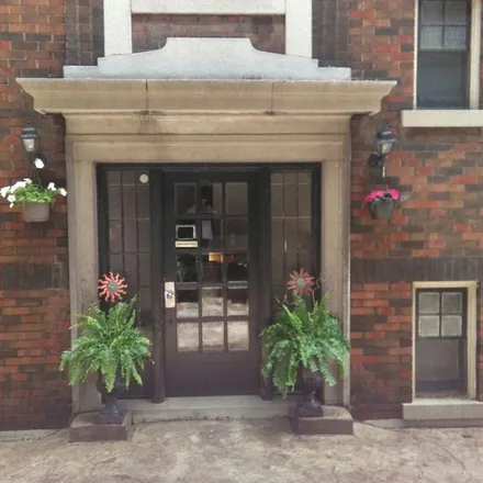 Image 2 - 218 Aberdeen Avenue, Hamilton, ON L8P 3T6, Canada - Apartment for rent