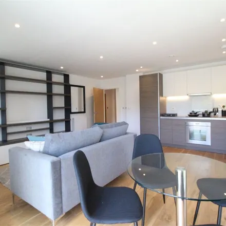 Rent this 2 bed apartment on Zen Buddha in 236 Station Road, London