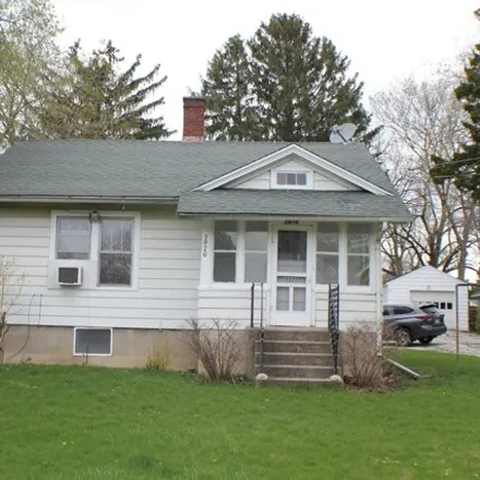 Rent this 2 bed house on Grand Avenue in Gurnee, IL 60085