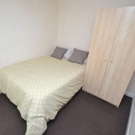 Rent this 6 bed apartment on 32 Arnesby Road in Nottingham, NG7 2EA