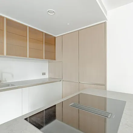 Rent this 2 bed apartment on Platforms 3;4 in Minories, Aldgate