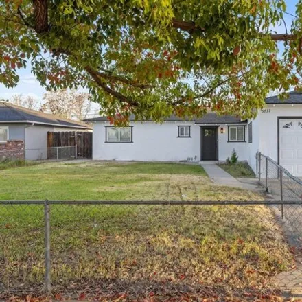 Buy this 3 bed house on 5739 East Norwich Avenue in Clovis, CA 93727