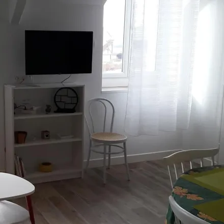 Rent this 1 bed apartment on Nanteau-sur-Essonne in Seine-et-Marne, France