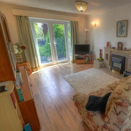 Image 5 - Alcester Drive, Leicester, LE5 6LB, United Kingdom - House for sale