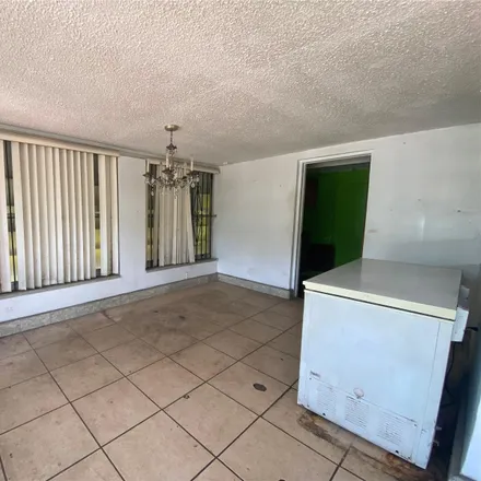 Image 3 - 427 Northwest 82nd Street, Miami-Dade County, FL 33150, USA - House for sale