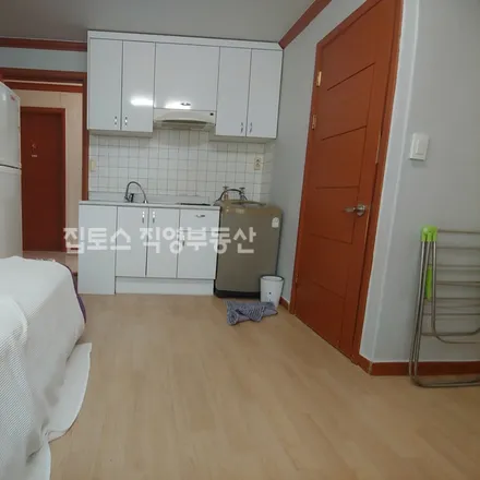 Rent this studio apartment on 서울특별시 강남구 대치동 904-2
