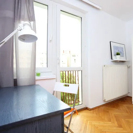 Rent this 3 bed room on Sienna 67 in 00-820 Warsaw, Poland