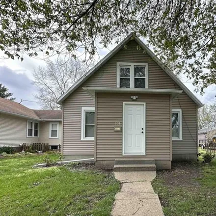 Buy this 3 bed house on 753 East Murray Street in Macomb, IL 61455