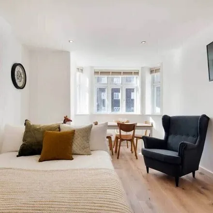 Rent this 1 bed apartment on London in W11 1SA, United Kingdom