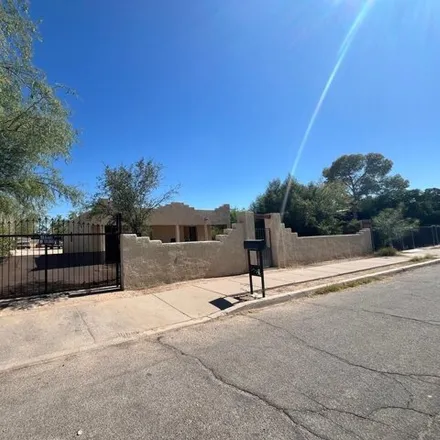 Buy this 2 bed house on 733 W Nevada St in Tucson, Arizona