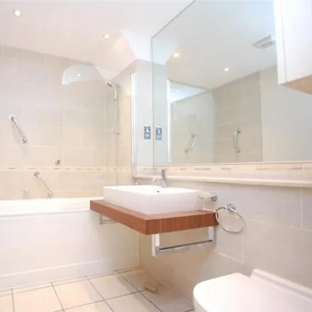 Image 2 - Holly Park, London, N3 3JB, United Kingdom - Townhouse for rent