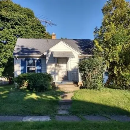 Buy this 2 bed house on 900 William Street in Lansing, MI 48915