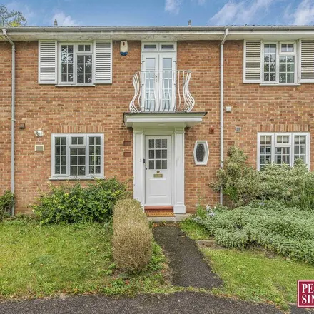 Rent this 3 bed townhouse on Cunliffe Close in Central North Oxford, Oxford