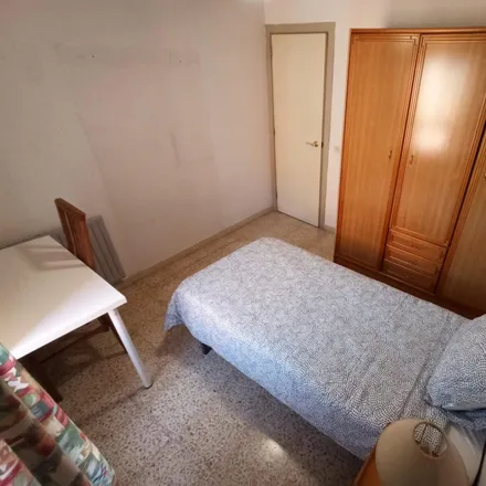 Rent this 5 bed room on Madrid in Avenida de Pablo Neruda, 116