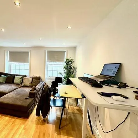 Rent this 2 bed townhouse on 54 Myddelton Square in Angel, London