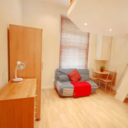 Rent this studio apartment on 16-18 Wrights Lane in London, W8 6TY