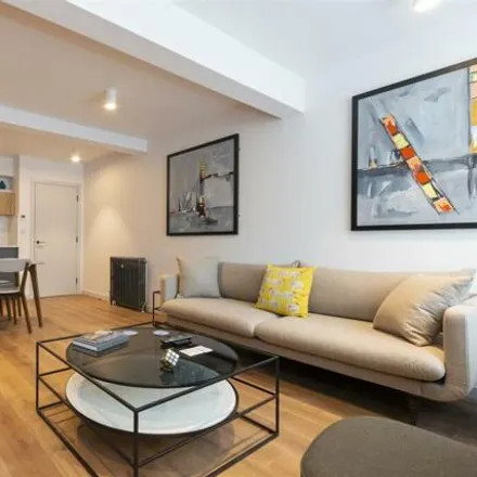 Rent this 2 bed townhouse on The Huntingdon Estate in Bethnal Green Road, Spitalfields