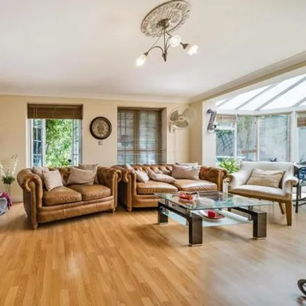 Image 3 - 1 Coliston Road, London, SW18 4BJ, United Kingdom - House for sale