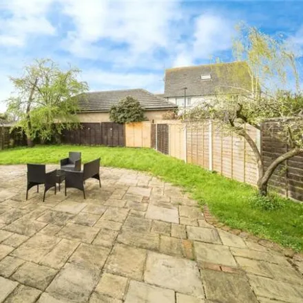 Image 3 - Lambourne Crescent, Chigwell Row, IG7 6EY, United Kingdom - House for sale
