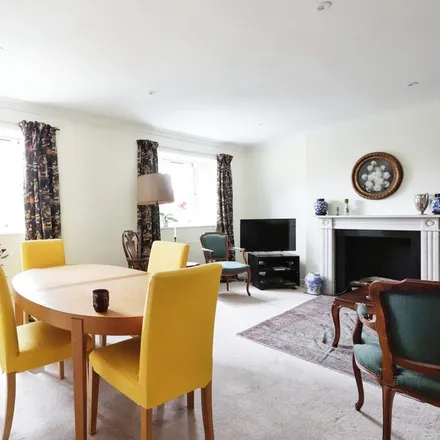 Rent this 2 bed apartment on 1 in Fountain Square, London