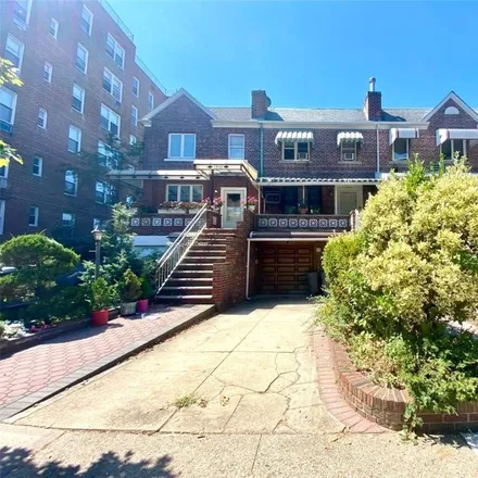 Image 2 - 1940 19th Lane, New York, NY 11214, USA - Townhouse for sale