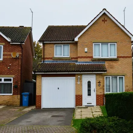 Rent this 3 bed house on Parnham Drive in Hull, HU7 3JJ