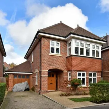Rent this 4 bed house on Beaconsfield High School in Wattleton Road, Beaconsfield