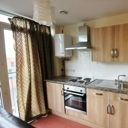 Image 2 - Frankster's, 156 Ecclesall Road, Sheffield, S11 8JD, United Kingdom - Apartment for rent