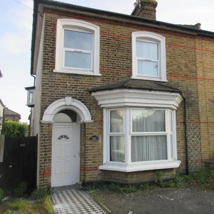 Rent this 4 bed duplex on Cambridge Road in Southend-on-Sea, SS1 1ES