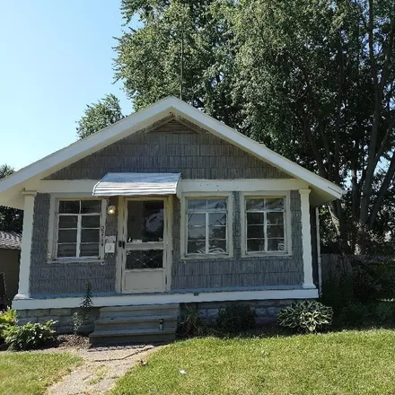 Buy this 3 bed house on 2714 Lynn Avenue in Fort Wayne, IN 46805