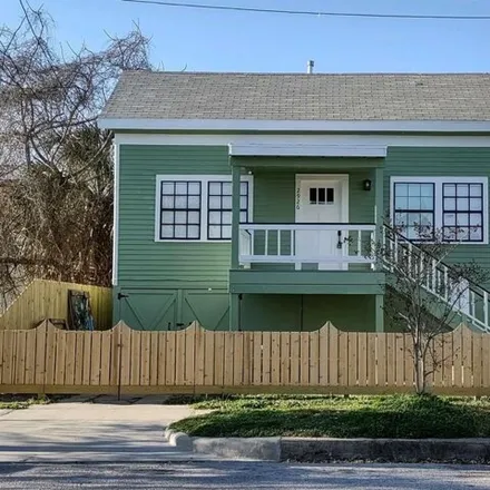 Buy this 3 bed house on 2936 Avenue M in Galveston, TX 77550