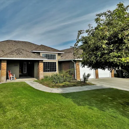 Buy this 3 bed house on 120 Southwest Burns Drive in Hermiston, OR 97838