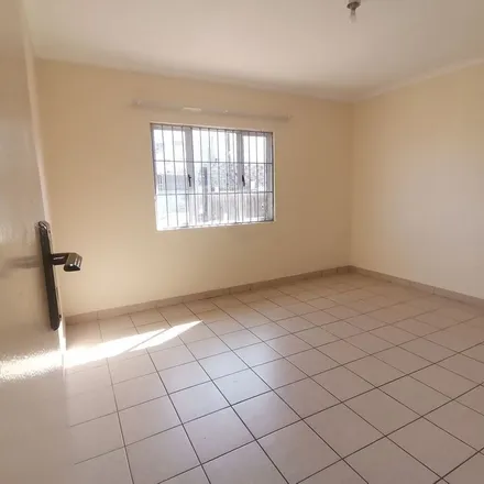 Image 1 - Tweedfern Place, Redfern, Phoenix, 4310, South Africa - Apartment for rent