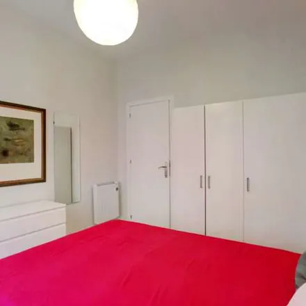 Rent this 5 bed apartment on Calle del General Díaz Porlier in 34, 28001 Madrid