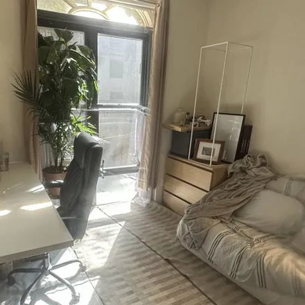 Rent this 2 bed apartment on Chipotle in 906 3rd Avenue, New York