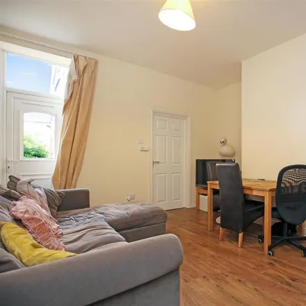 Image 3 - Myrtle Grove, Newcastle upon Tyne, NE2 3LD, United Kingdom - Apartment for rent