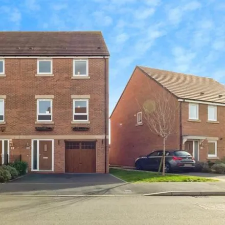 Buy this 4 bed townhouse on Magpie Crescent in West Bridgford, NG2 7ZJ