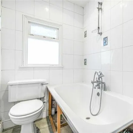Image 9 - 15 Queens Road, London, SW14 8PH, United Kingdom - Townhouse for sale