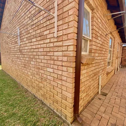 Image 3 - Dubloon Avenue, Wilgeheuwel, Roodepoort, 1734, South Africa - Townhouse for rent