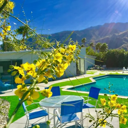 Rent this 3 bed house on 417 East Glen Circle North in Palm Springs, CA 92262