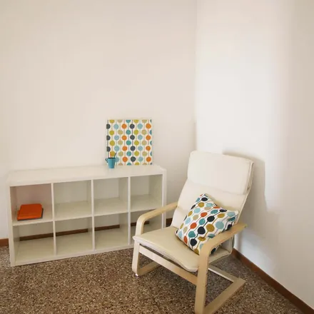 Rent this 4 bed room on Ubik in Via Irnerio 27b, 40126 Bologna BO