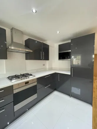 Rent this 3 bed duplex on Tamwoth House Medical Centre in Manor Road, London