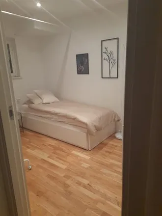 Rent this 1 bed room on Riddargatan 3 in 114 35 Stockholm, Sweden