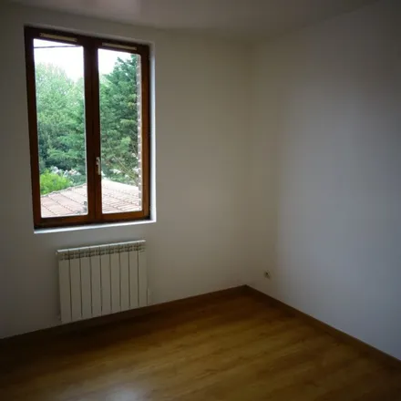 Rent this 2 bed apartment on 75 Rue Anatole France in 02700 Tergnier, France