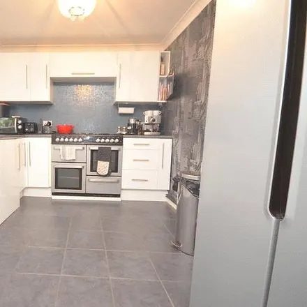 Rent this 3 bed townhouse on Apollo Close in London, RM12 4JZ
