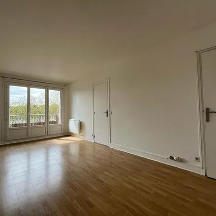 Rent this 3 bed apartment on 5 Rue Gaston Rollin in 92210 Saint-Cloud, France